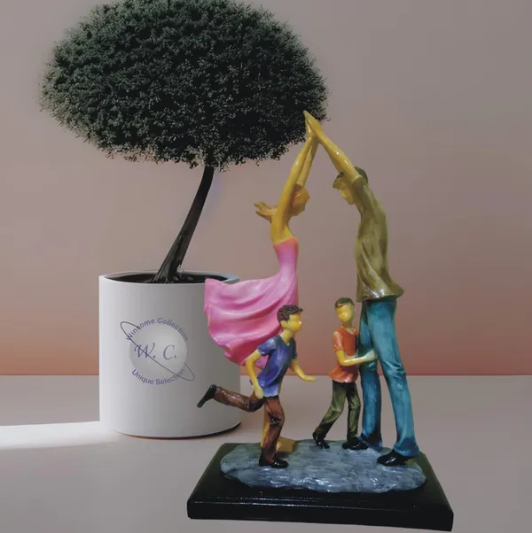Multicolor_Polyresin_Handcrafted_With_Intricate_Detailing_And_Unique_Subject_Matter_Matte_Couple_Statue