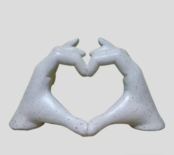 White_Couple_Statue_Decorative_Showpiece_Valentine_Day_Gift_Item_For_Home_Room_Decor_Polyresin