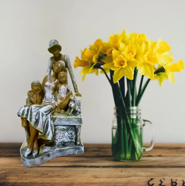 Multicolor_Resin_Portable_Lightweight_Handmade_Painted_Couple_Statue
