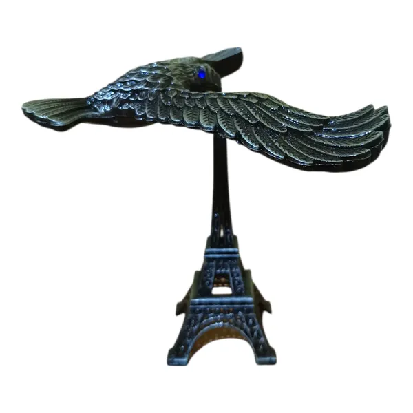 Self_Balancing_Eagle_On_Eiffel_Tower
