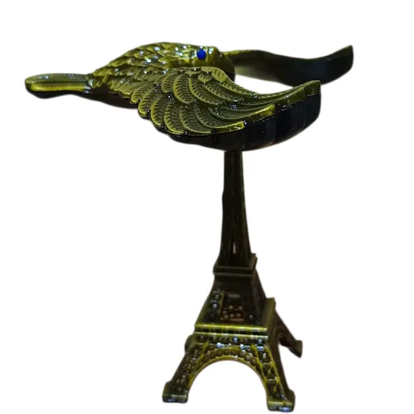 Self_Balancing_Eagle_On_Eiffel_Tower