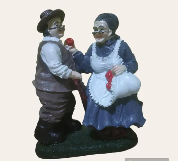 Old_Couple_Statue_Romantic_Grand_Parent_Dada_Dadi_Decorative_Showpiece_For_Home_Room_Hotel_Decor