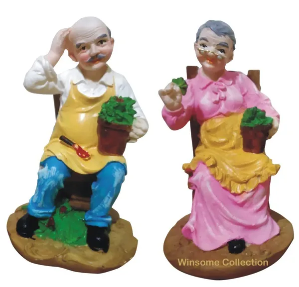 Multicolor_Old_Romantic_Loving_Couple_Statue_Grand_Parent_Dada_Dadi_Decorative_Showpiece_For_Home_Living_Room_Decor__Pack_Pof_1