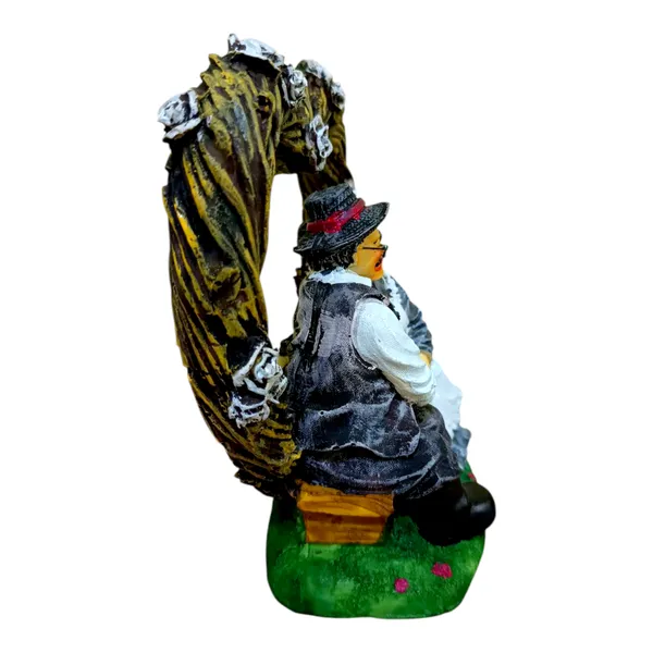 Winsome_Collection_Old_Romantic_Couple_Statue