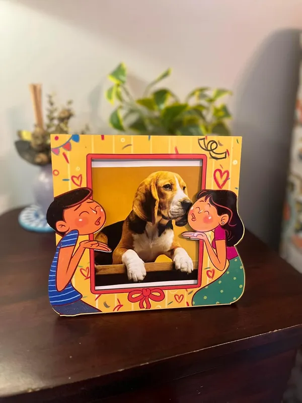 Wooden_Family_Kiss_Themed_Photo_Frame_|_For_Home_Decor_&_Pet_Lovers_|_7.5_X_8_Inch