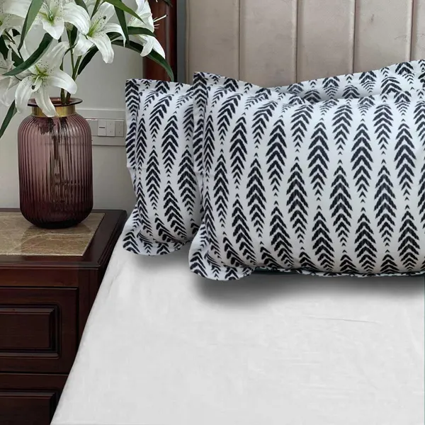 Black_And_White_Set_Of_2_Deck_Pillow_Cover_With_Envelop_Closure_Large_Rectangle_Cushion_Covers_16X27_Inches_Soft_Aesthetic_Decorative_Pillowcases_Extra_Fluffy,_Durable_And_Wrinkle_Proof_|_17_X_27_Inch