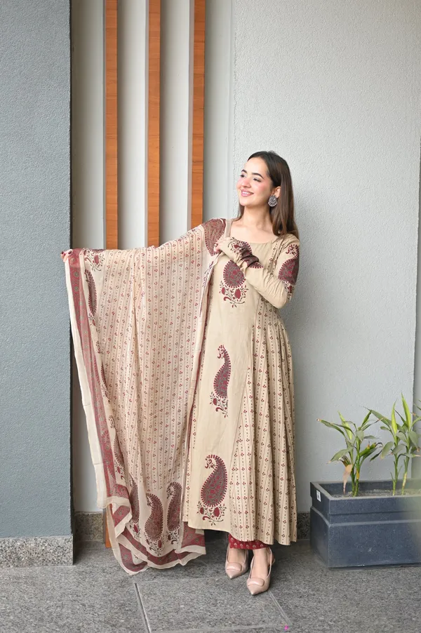 Elegant_Beige_Printed_Cotton_Kurta_Set_with_Dupatta_for_Women