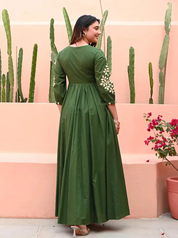 Elegant_Forest_Green_Embroidered_Anarkali_Dress
