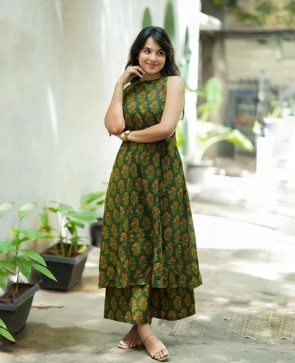 Green_Printed_Sleeveless_Kurti_with_Matching_Palazzo_Pants