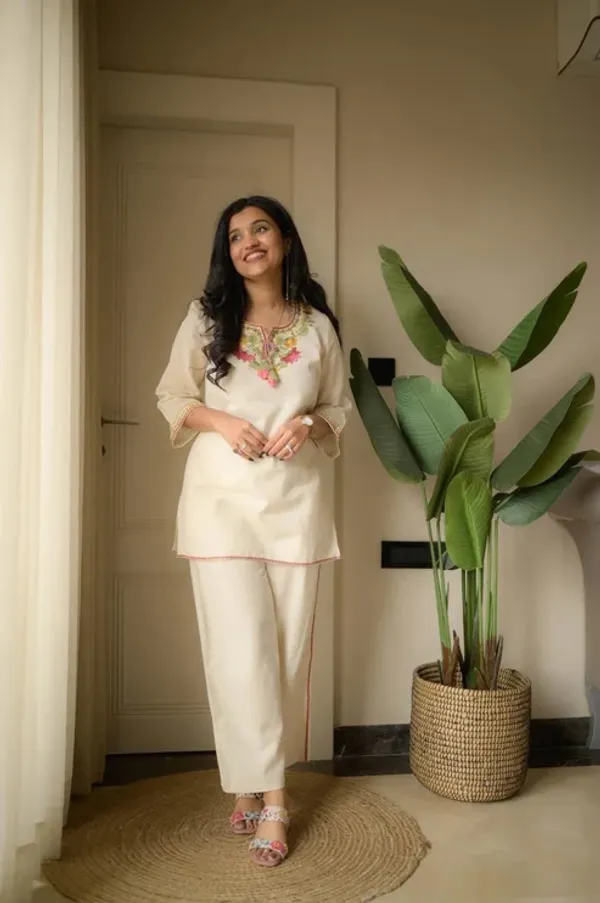 Ivory_Floral_Embroidered_Kurta_Co-Ord_Set_with_Subtle_Lace_Detailing