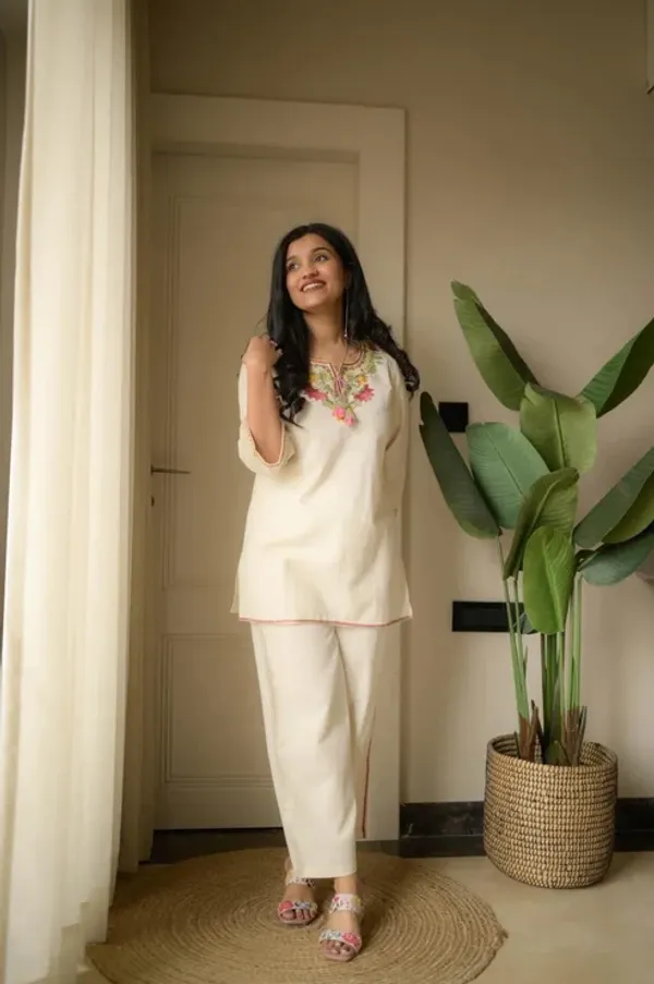 Ivory_Floral_Embroidered_Kurta_Co-Ord_Set_with_Subtle_Lace_Detailing
