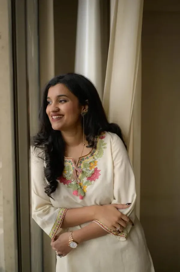 Ivory_Floral_Embroidered_Kurta_Co-Ord_Set_with_Subtle_Lace_Detailing