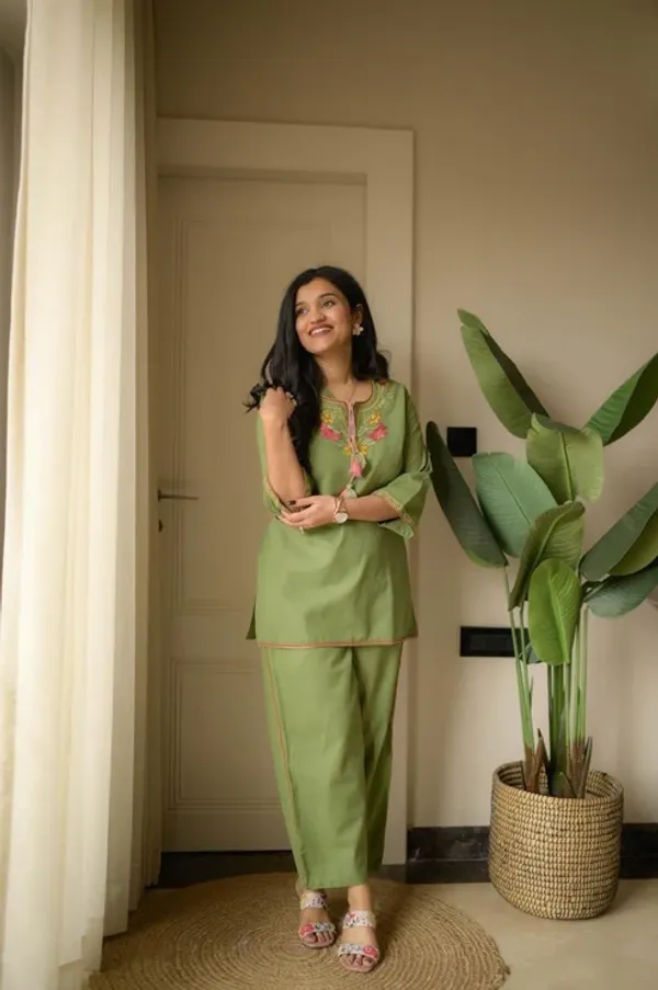 Meadow_Green_Embroidered_Kurta_Set_with_Straight_Pants