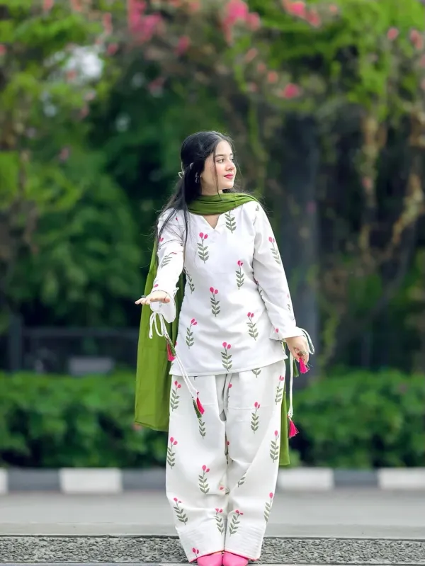 Women’s_White_Floral_Printed_Kurta_Palazzo_Set_with_Green_Dupatta