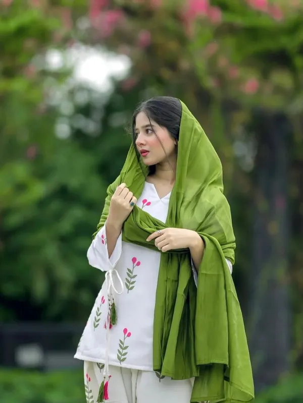Women’s_White_Floral_Printed_Kurta_Palazzo_Set_with_Green_Dupatta