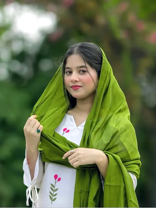 Women’s_White_Floral_Printed_Kurta_Palazzo_Set_with_Green_Dupatta
