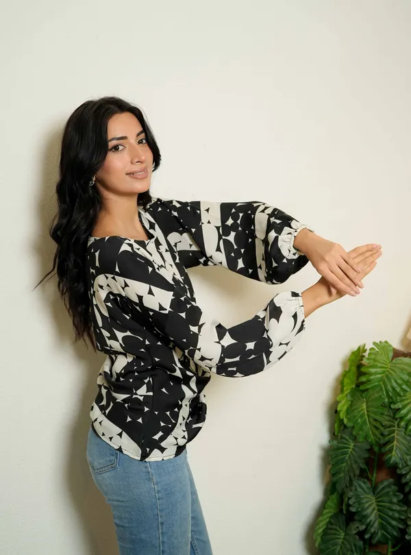 Monochrome_Asymmetric_Top