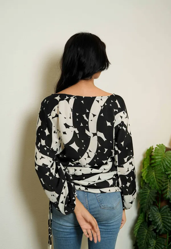 Monochrome_Asymmetric_Top