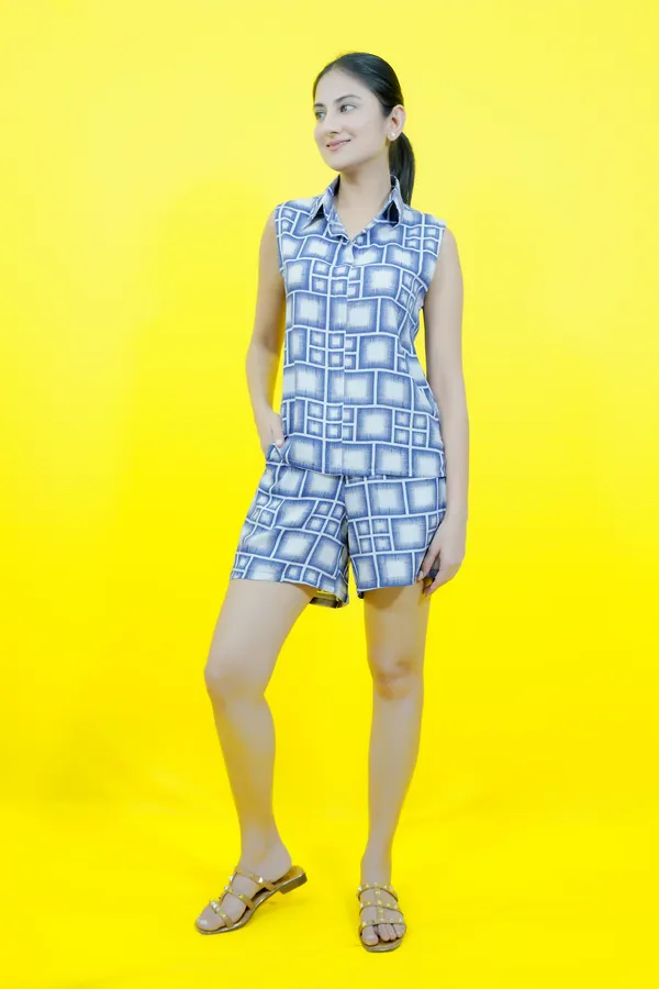 Light_Blue_&_White_Cotton_Blend_Geometric_Print_Collared_Sleeveless_Top_&_Regular_Shorts_Co-Ord_Set_For_Women