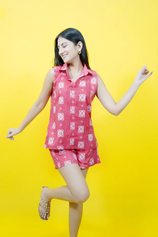Pink_&_White_Cotton_Blend_Geometric_Print_Collared_Sleeveless_Top_&_Regular_Shorts_Co-Ord_Set_For_Women