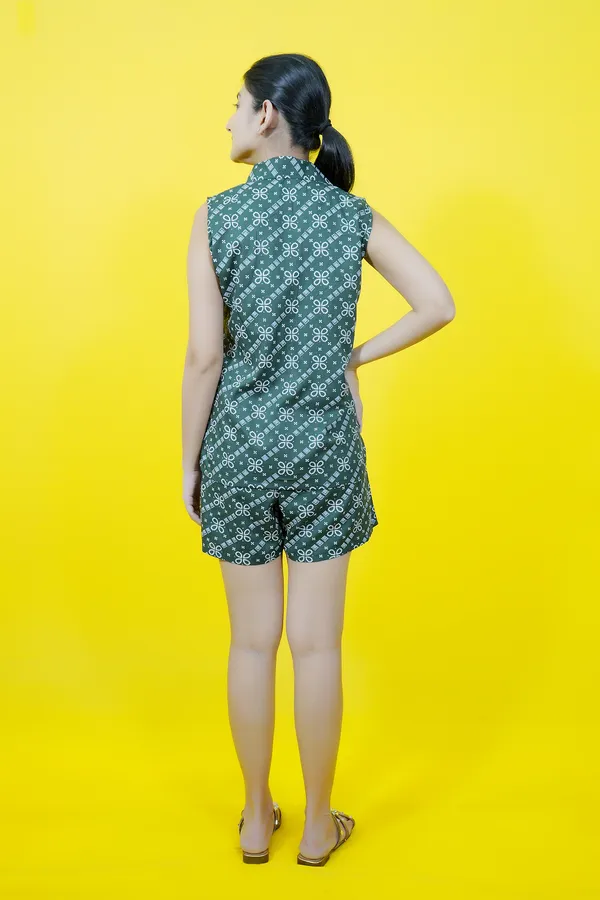 Dark_Green_&_White_Cotton_Blend_Geometric_Print_Collared_Sleeveless_Top_&_Regular_Shorts_Co-Ord_Set_For_Women