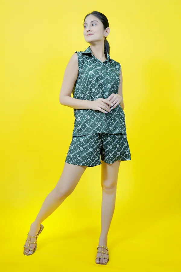 Dark_Green_&_White_Cotton_Blend_Geometric_Print_Collared_Sleeveless_Top_&_Regular_Shorts_Co-Ord_Set_For_Women
