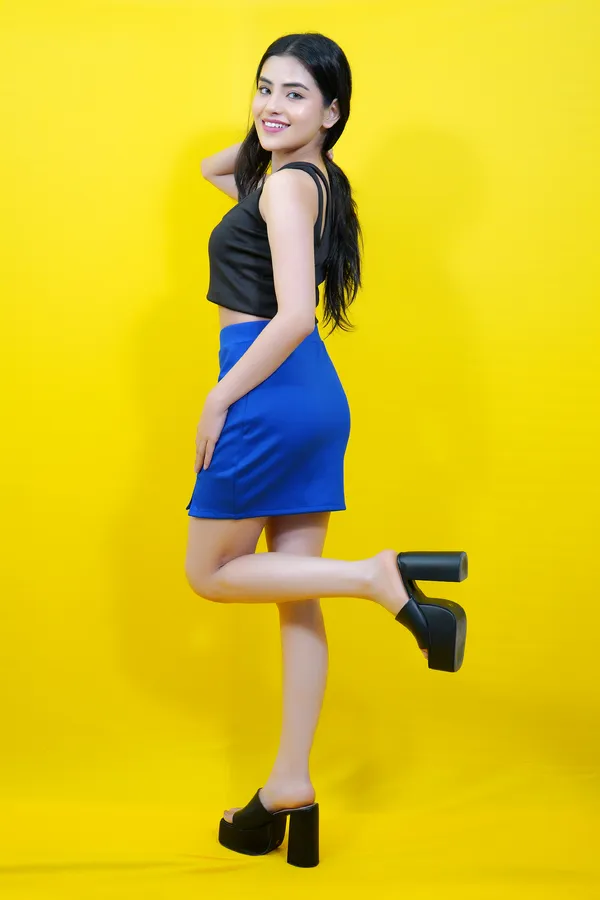 Women_Solid_Pencil_Blue_Skirt