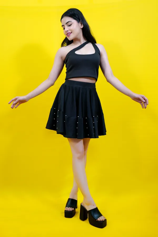 Black_Solid_Lycra_Blend_Flared_Above_Knee__Regular_Skirt_For_Women