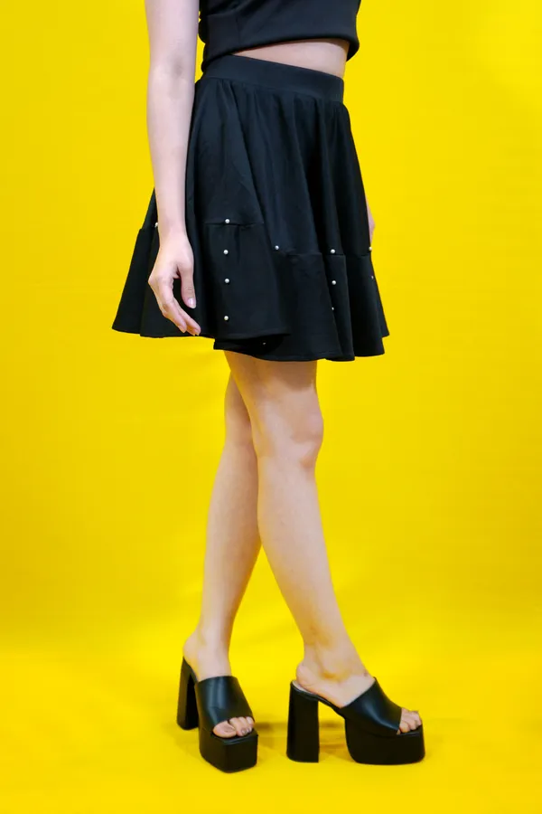 Black_Solid_Lycra_Blend_Flared_Above_Knee__Regular_Skirt_For_Women