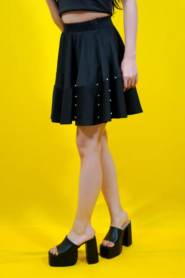 Black_Solid_Lycra_Blend_Flared_Above_Knee__Regular_Skirt_For_Women