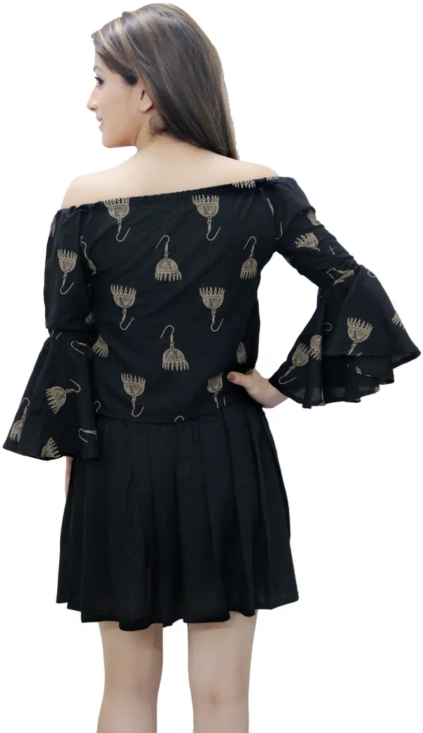 Black_Casual_Bell_Sleeve_Printed_Tops_For_Women