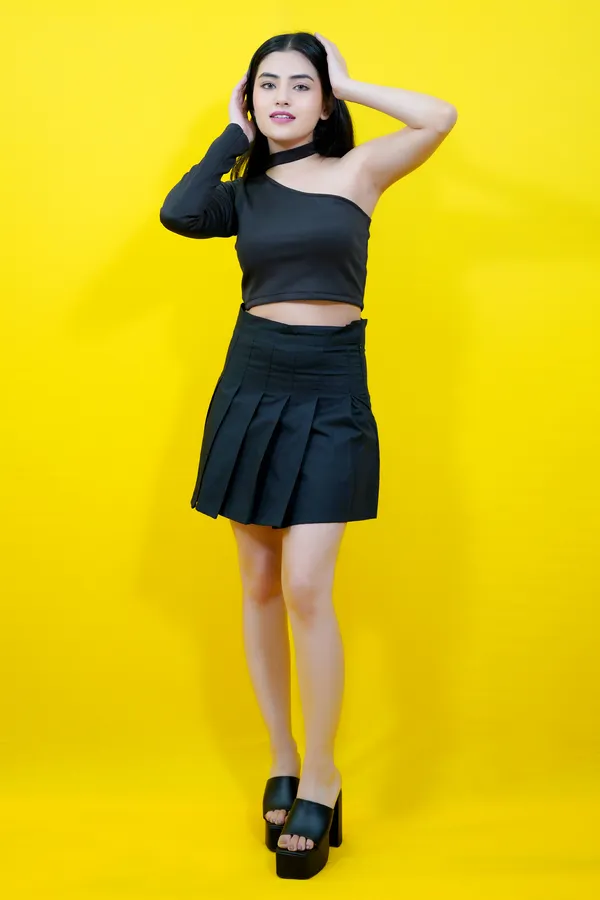 Black_Solid_Cotton_Blend_Pleated_Mini/Short__Regular_Skirt_For_Women
