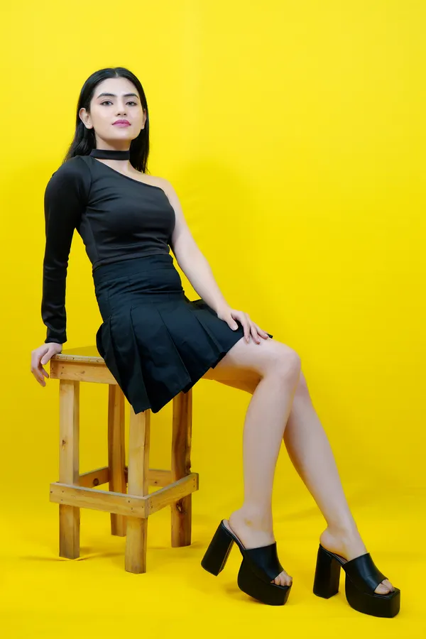Black_Solid_Cotton_Blend_Pleated_Mini/Short__Regular_Skirt_For_Women