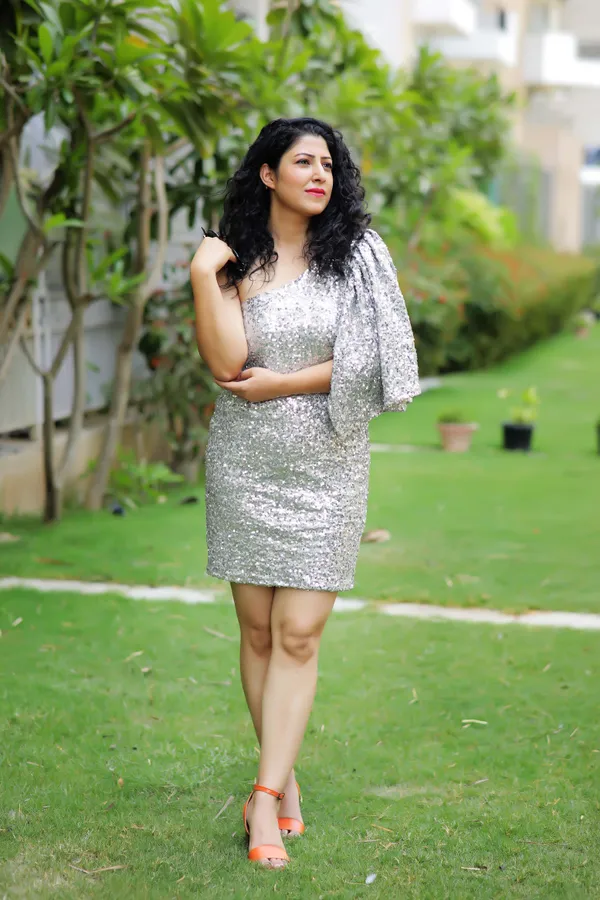 Silver_Lycra_Blend_One_Shoulder_3/4_Sleeve_Above_Knee_Sheath_Dress_For_Women