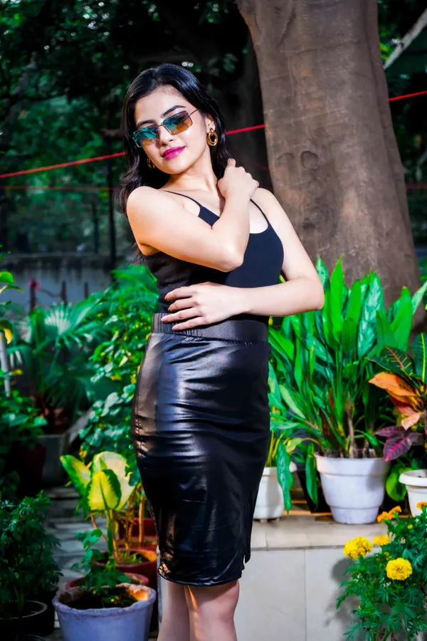 Embellished_Women_Pencil_Black_Skirt