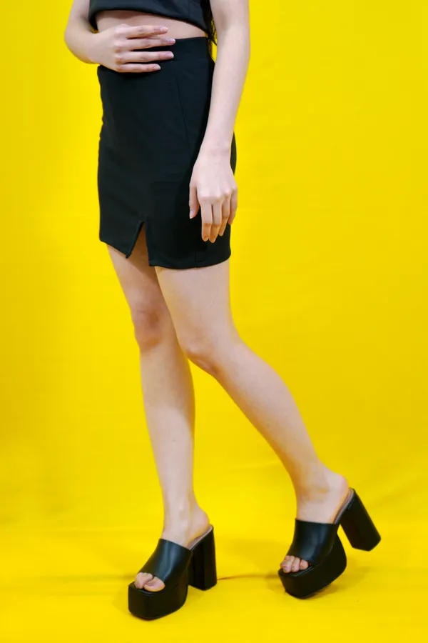 Black_Solid_Lycra_Blend_Pencil_Mini/Short__Regular_Skirt_For_Women