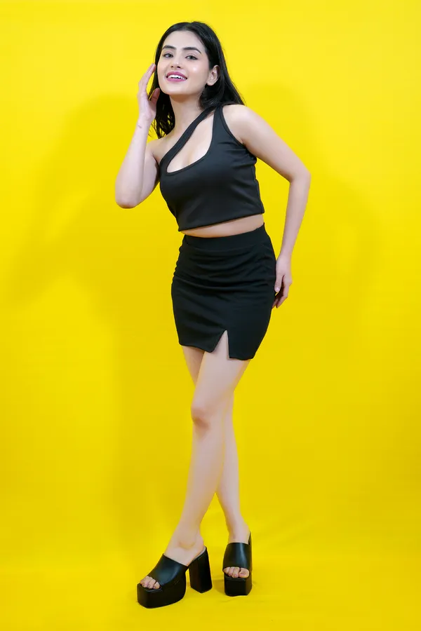 Black_Solid_Lycra_Blend_Pencil_Mini/Short__Regular_Skirt_For_Women