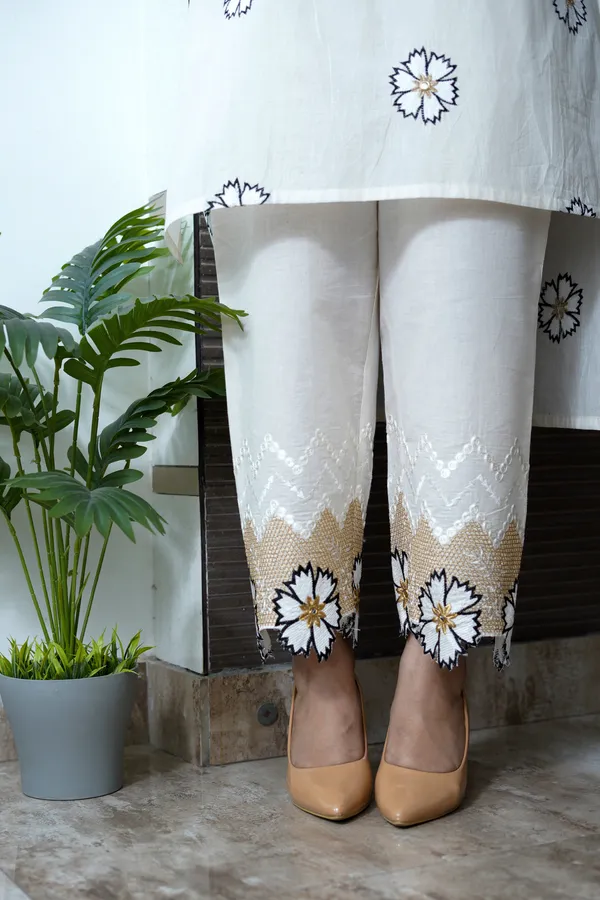 Beige_Color_Embroidered_Linen_Co-Ord_Set_For_Women