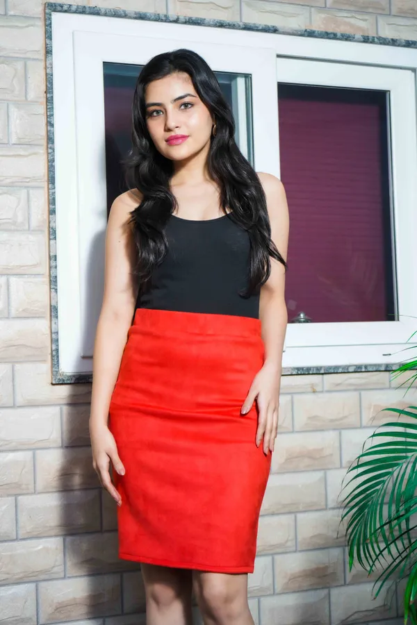 Women_Solid_Pencil_Red_Skirt