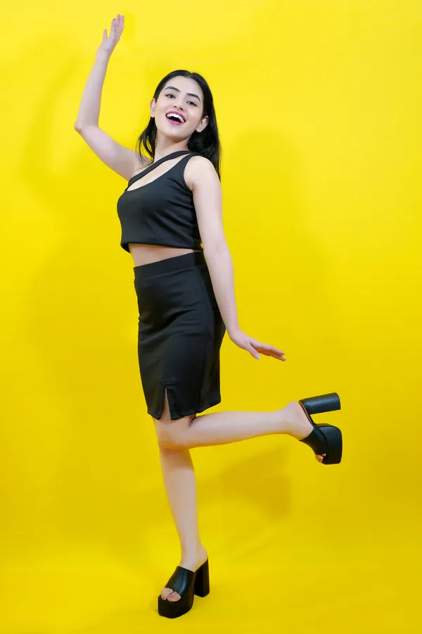 Women_Solid_Tube_Black_Skirt