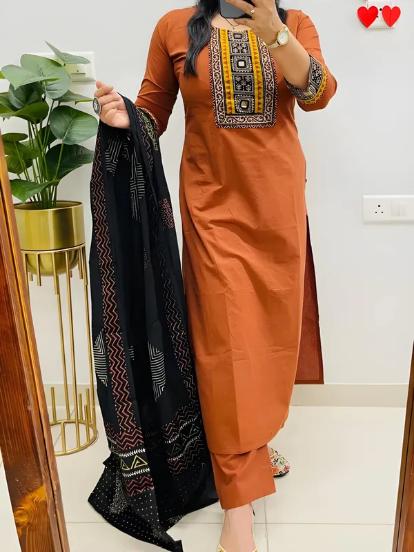 Women_Printed_Cotton_Kurta_Pant_Dupatta_Set