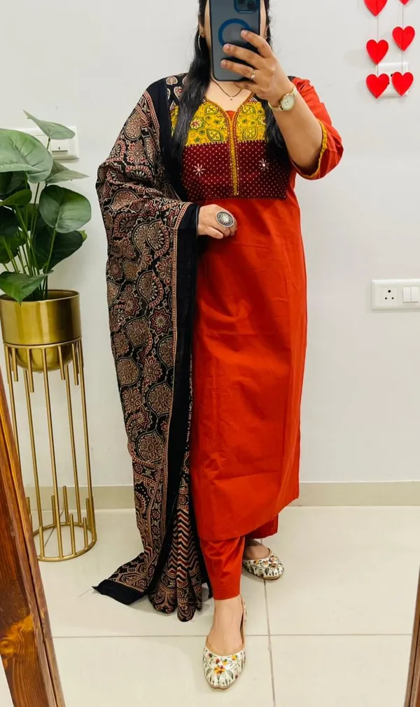 Women_Printed_Cotton_Kurta_Pant_Dupatta_Set