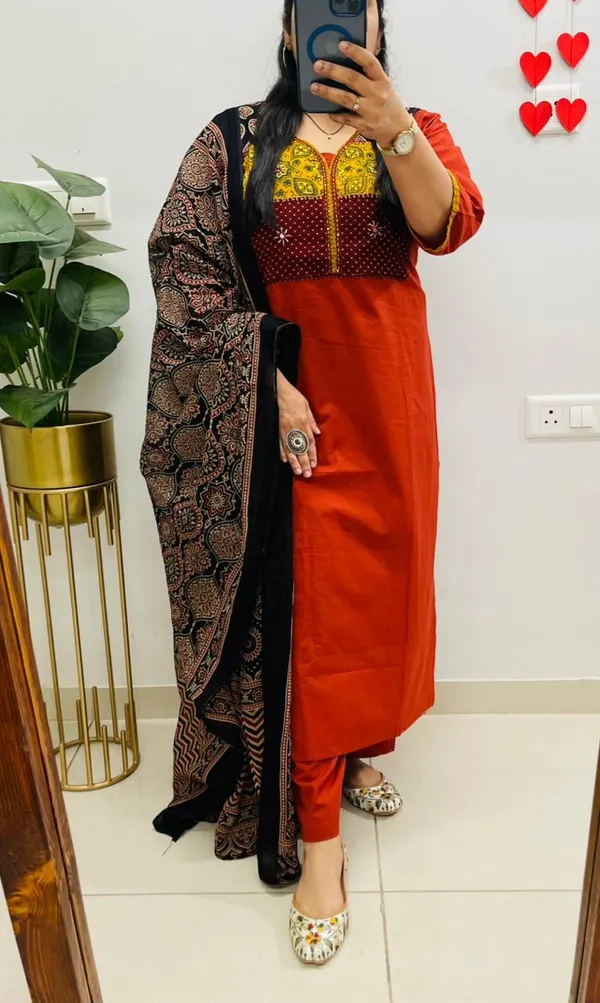 Women_Printed_Cotton_Kurta_Pant_Dupatta_Set