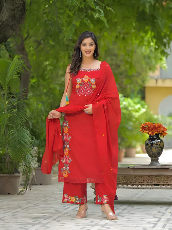 Stylish_cotton_embroidered_sleeveless_kurti_set_with_chic_festive_detailing