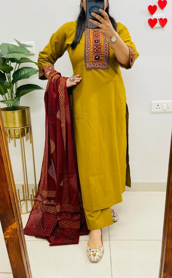 Women_Printed_Cotton_Kurta_Pant_Dupatta_Set