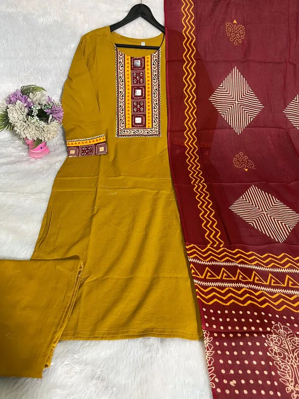 Women_Printed_Cotton_Kurta_Pant_Dupatta_Set