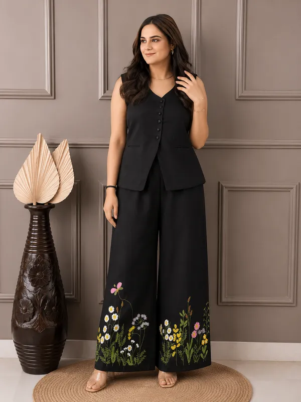 Stylish_cotton_slub_embroidered_co-ord_set_with_tailored_silhouette_and_functional_detailing