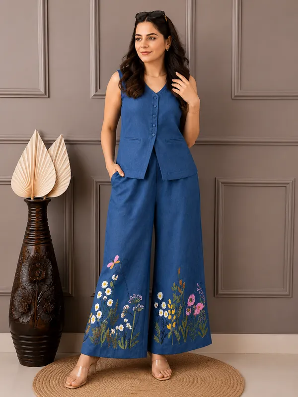 Stylish_cotton_slub_embroidered_co-ord_set_with_tailored_silhouette_and_functional_detailing