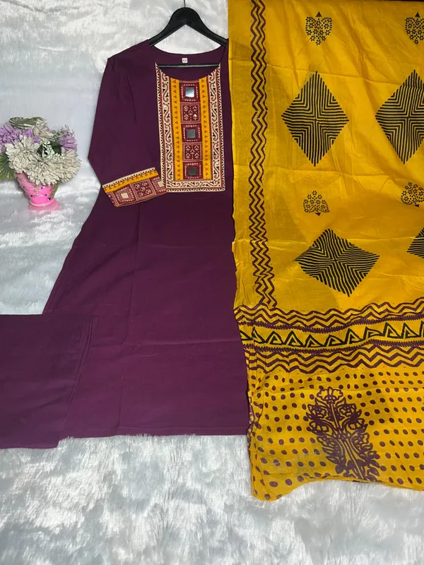Women_Printed_Cotton_Kurta_Pant_Dupatta_Set