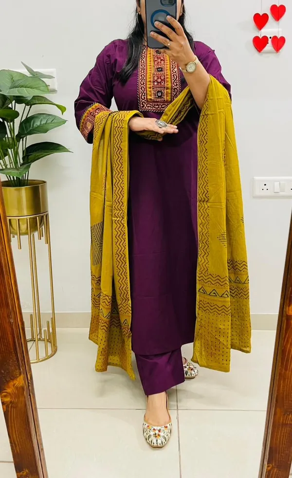Women_Printed_Cotton_Kurta_Pant_Dupatta_Set